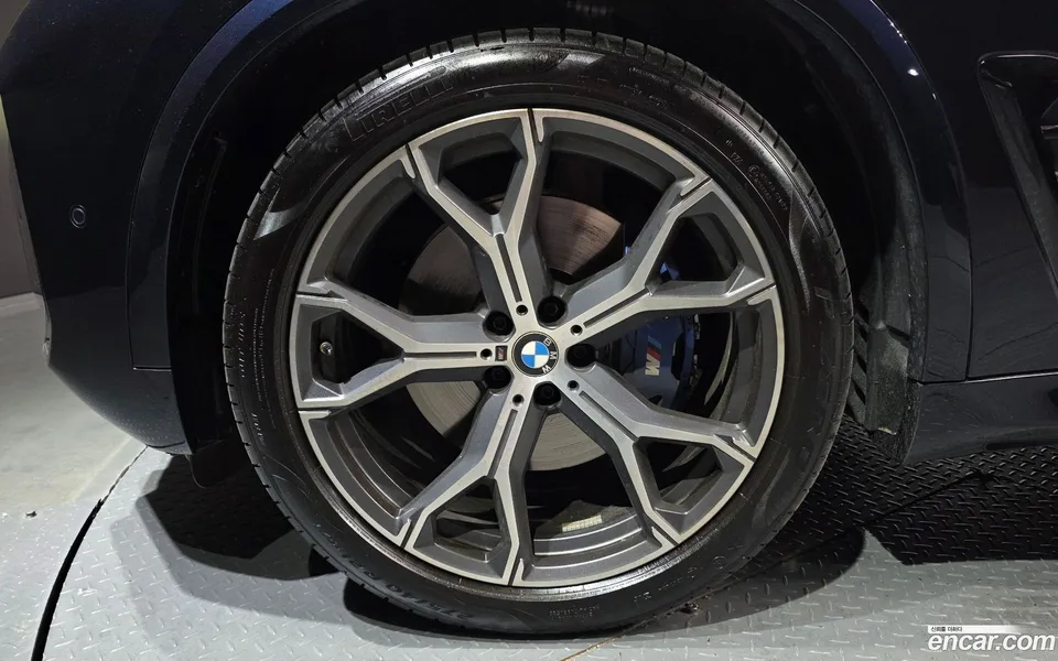 BMW X5 xDrive 40i M 2025 — миниатюра 5