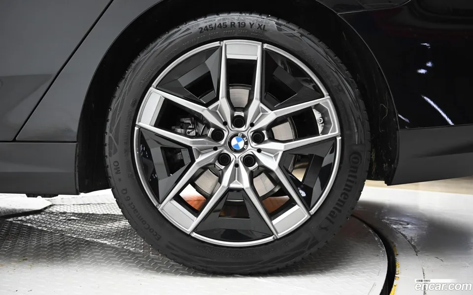 BMW 5 Series 520i 2025 — миниатюра 2
