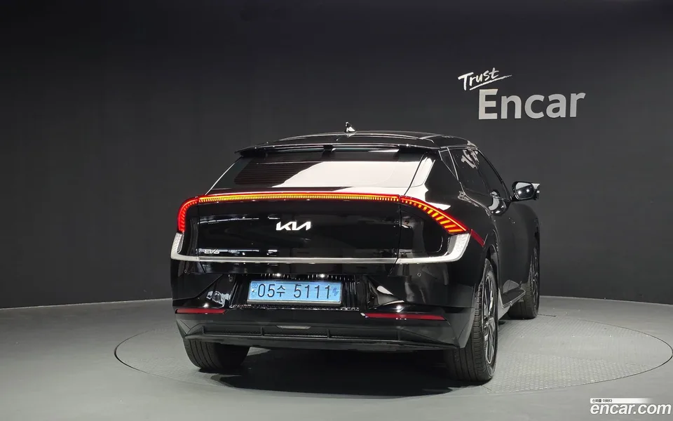 Kia EV6 2023 — миниатюра 4