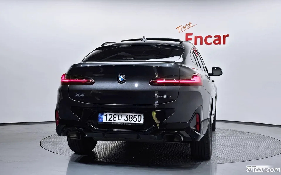 BMW X4 xDrive20i M 2023 — миниатюра 4
