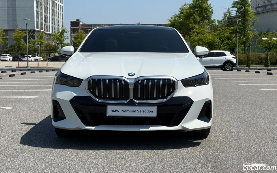 BMW 5 Series 520i M 2025 — миниатюра 3
