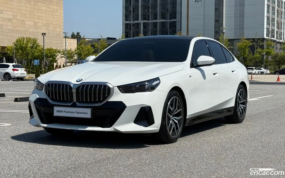 BMW 5 Series 520i M 2025 — фото 1, купить с доставкой в Москву