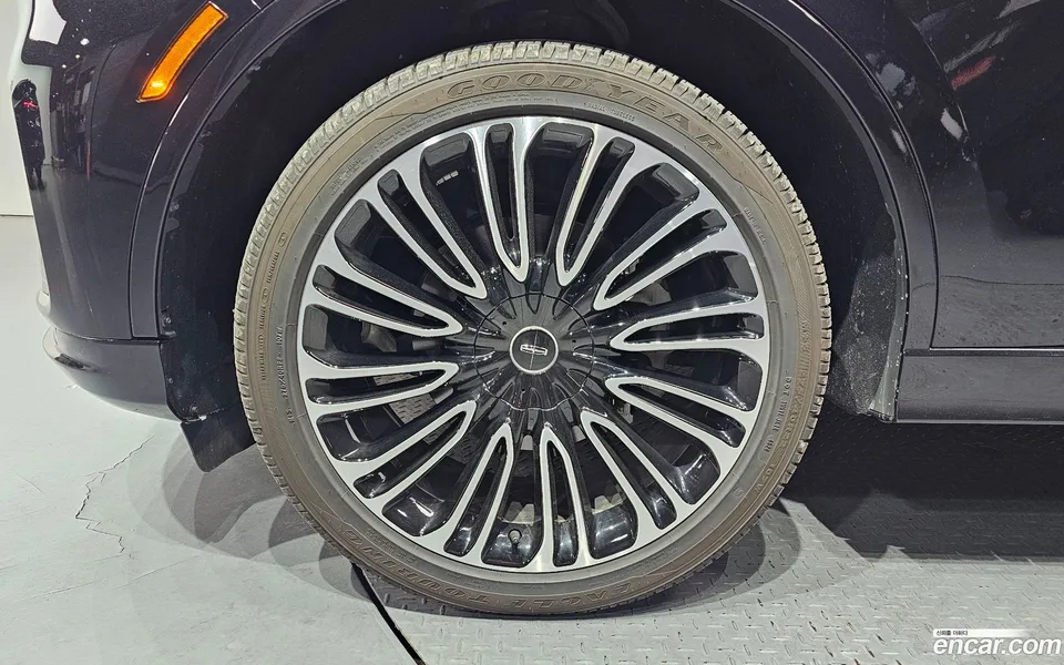 Lincoln Aviator 3.0 AWD 2025 — миниатюра 2