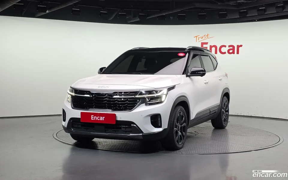 Kia Seltos 1.6 2WD 2023 — фото 1, купить с доставкой в Москву