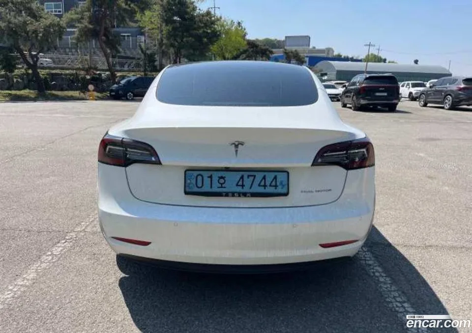 Tesla Model 3 AWD 2022 — миниатюра 3