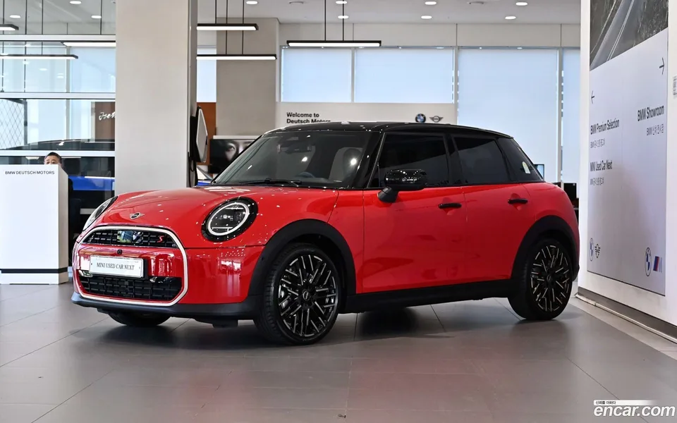 MINI Cooper S 5 2025 — фото 1, купить с доставкой в Москву
