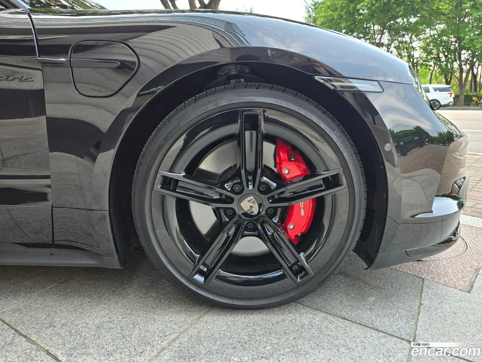 Porsche Taycan GTS 2025 — миниатюра 5