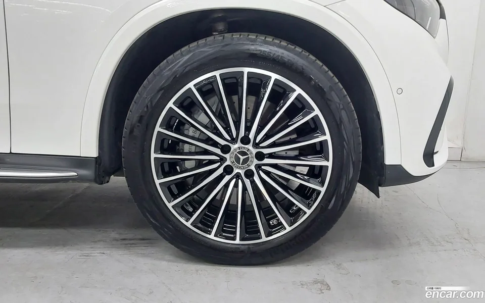 Mercedes-Benz GLC-Class GLC300 4MATIC 2024 — миниатюра 2