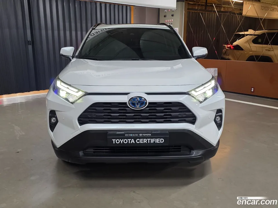 Toyota RAV4 2.5 2WD XLE 2024 — миниатюра 3