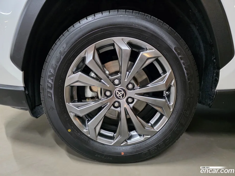 Toyota RAV4 2.5 2WD XLE 2024 — миниатюра 5