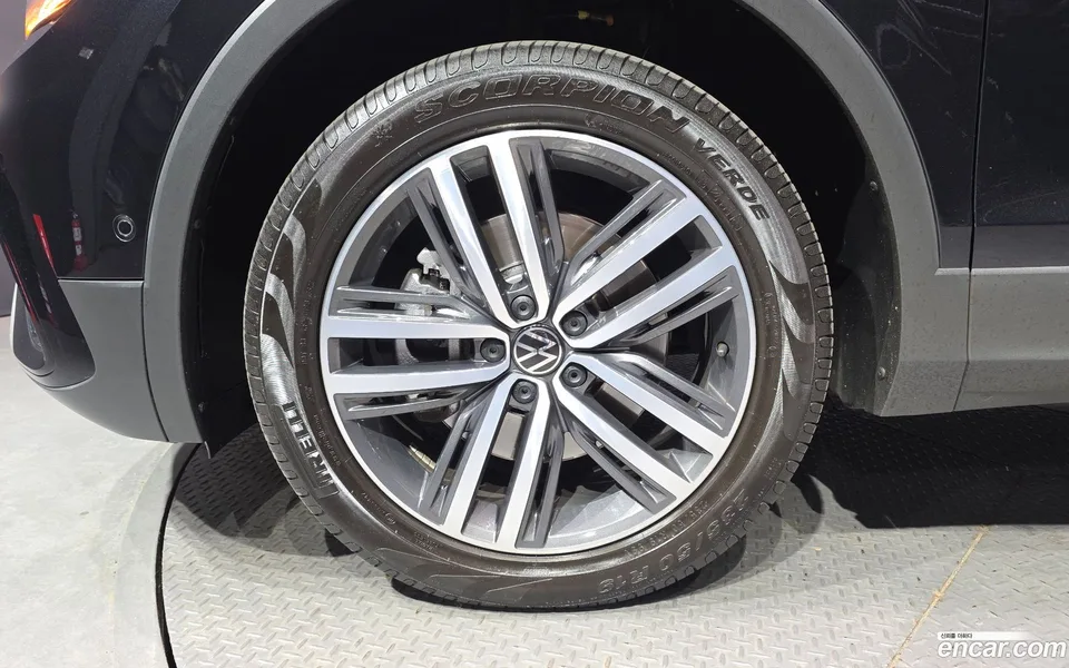 Volkswagen Tiguan Allspace 2.0 TSI 2023 — миниатюра 5