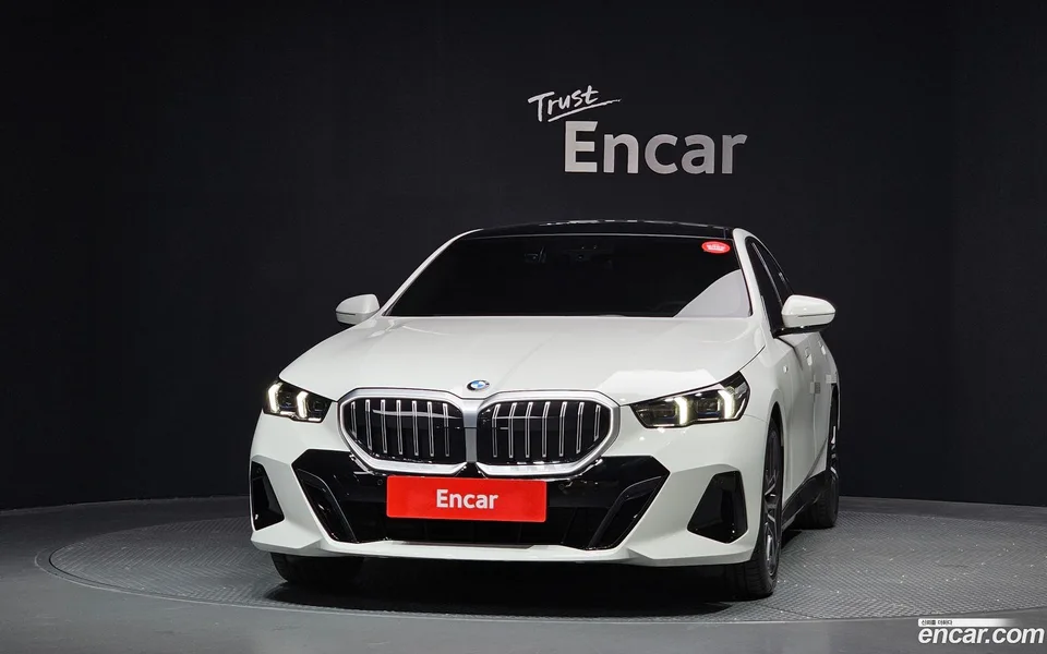 BMW 5 Series 520i M 2023 — миниатюра 3