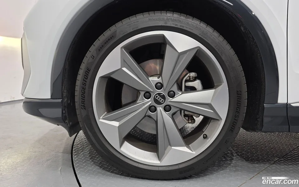 Audi Q4 e-tron 45 2025 — миниатюра 2