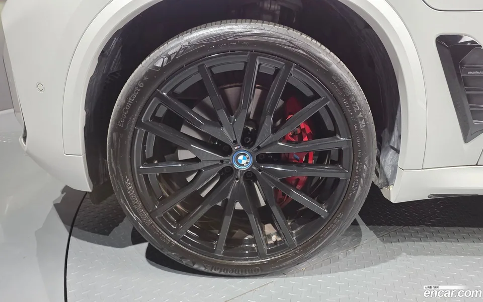 BMW X5 xDrive 50e M 2023 — миниатюра 2