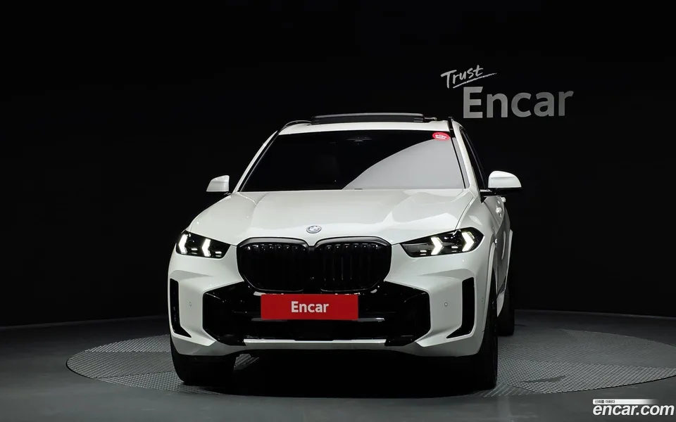 BMW X5 xDrive 50e M 2023 — миниатюра 3