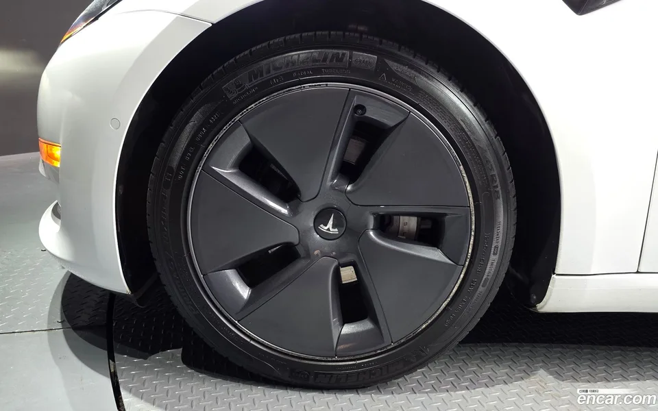Tesla Model 3 AWD 2022 — миниатюра 2