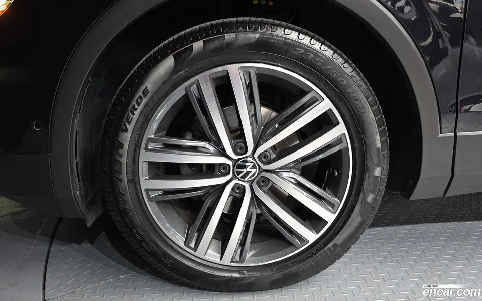 Volkswagen Tiguan 2.0 TDI 2023 — миниатюра 2