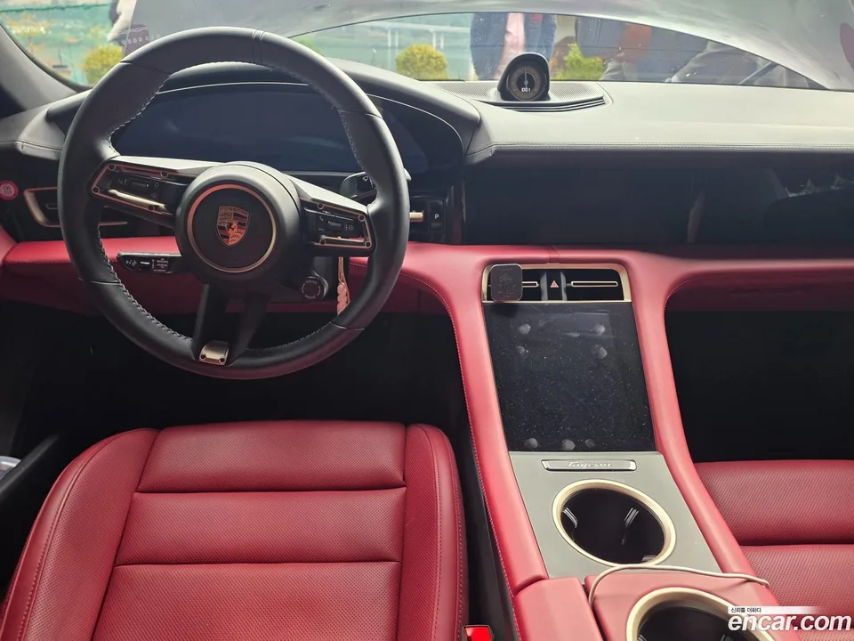 Porsche Taycan 2023 — миниатюра 2