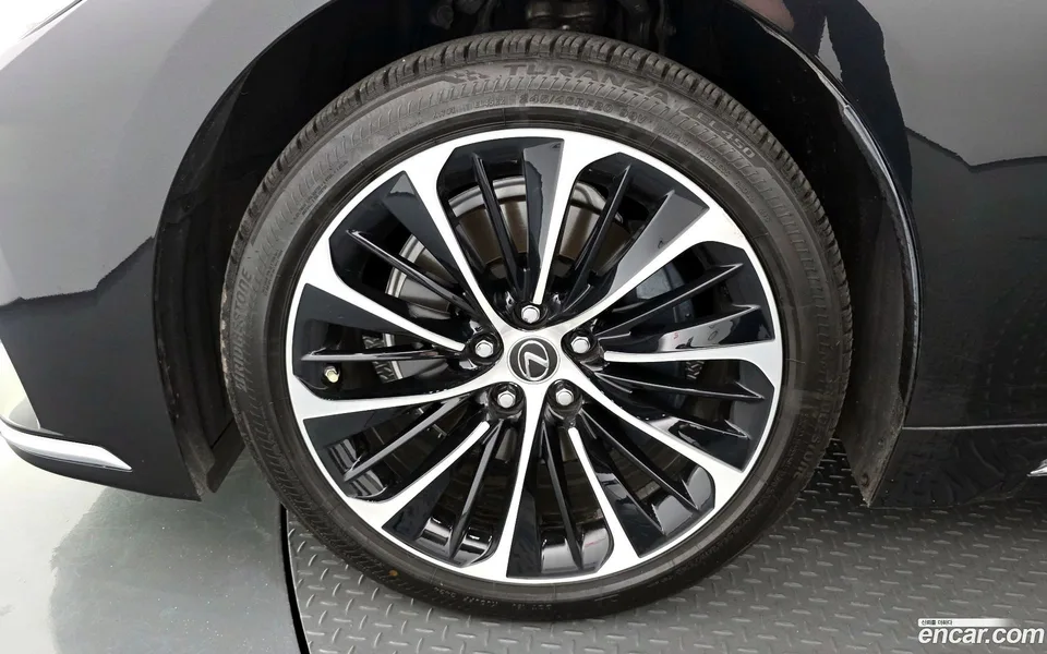 Lexus LS 500h 3.5 AWD 2022 — миниатюра 2