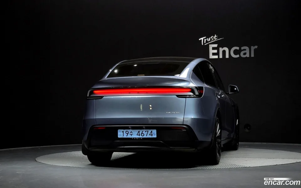 Tesla Model Y AWD 2025 — миниатюра 4