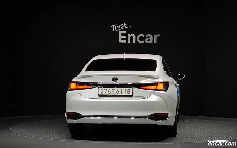 Lexus ES 300h 2024 — миниатюра 4