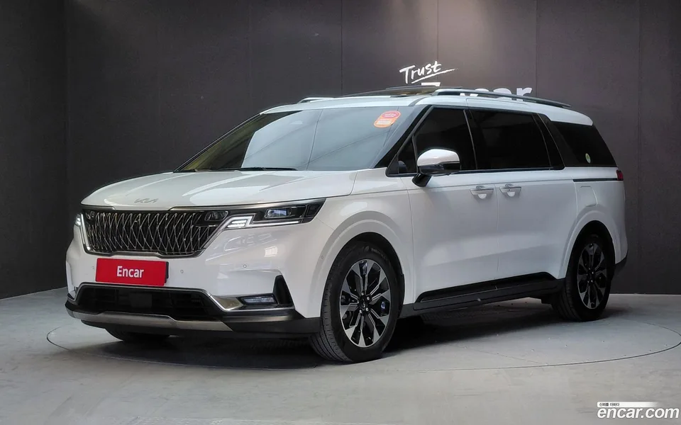 Kia Carnival 7 2023 — фото 1, купить с доставкой в Москву