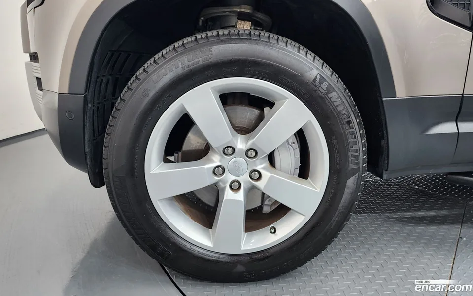 Land Rover Defender 110 D300 HSE 2022 — миниатюра 2