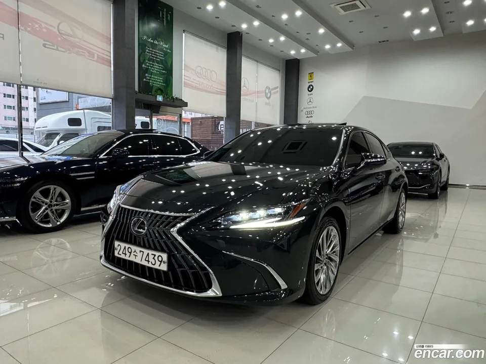 Lexus ES 300h 2024 — фото 1, купить с доставкой в Москву