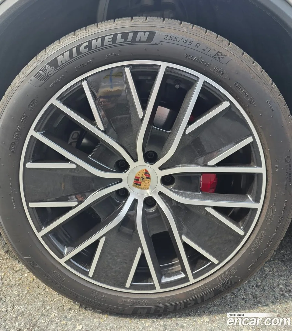 Porsche Macan Electric 4S 2025 — миниатюра 2