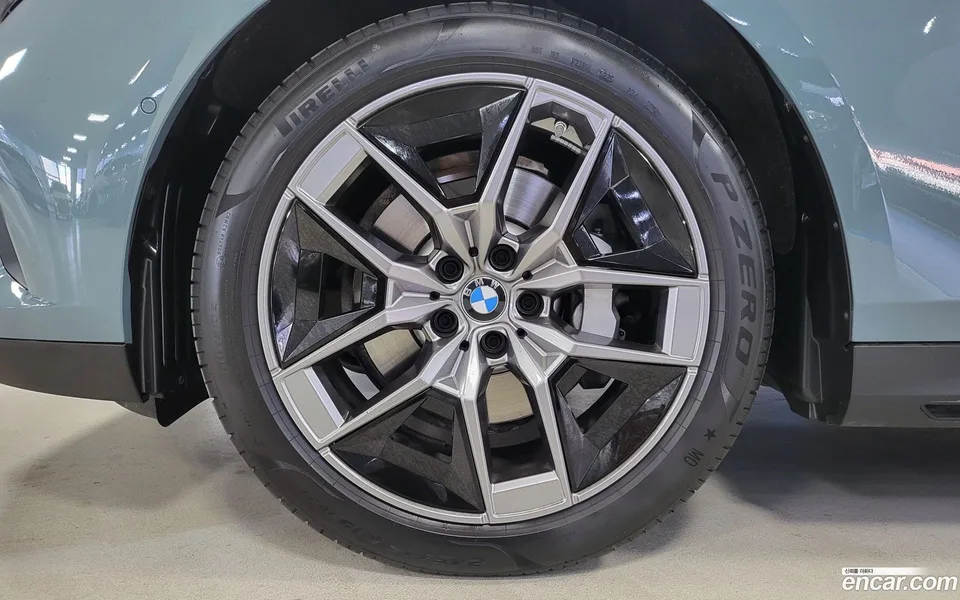 BMW 5 Series 530i xDrive 2025 — миниатюра 2