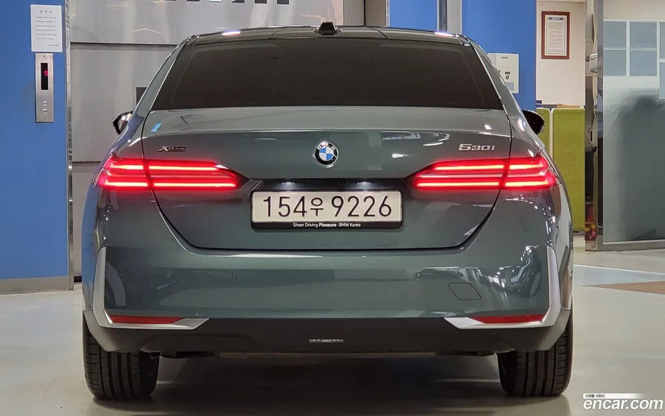 BMW 5 Series 530i xDrive 2025 — миниатюра 4