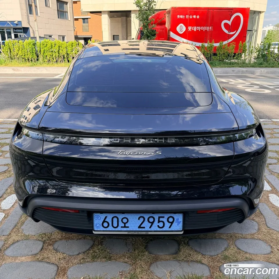 Porsche Taycan 4S 2025 — миниатюра 4
