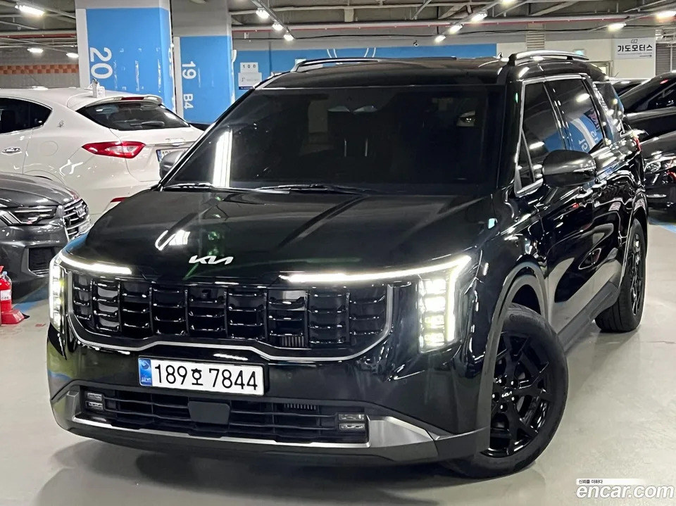 Kia Carnival 7 2025 — фото 1, купить с доставкой в Москву