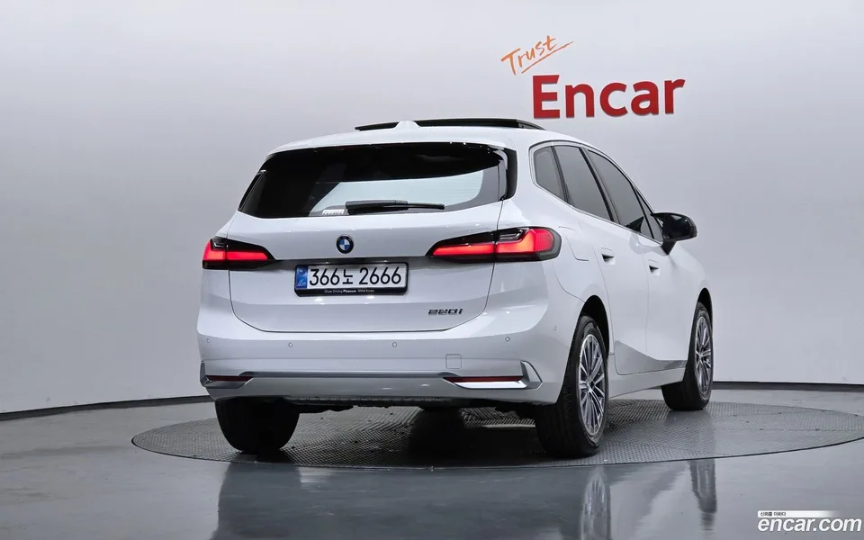 BMW 2 Series Active Tourer 220i 2025 — миниатюра 4