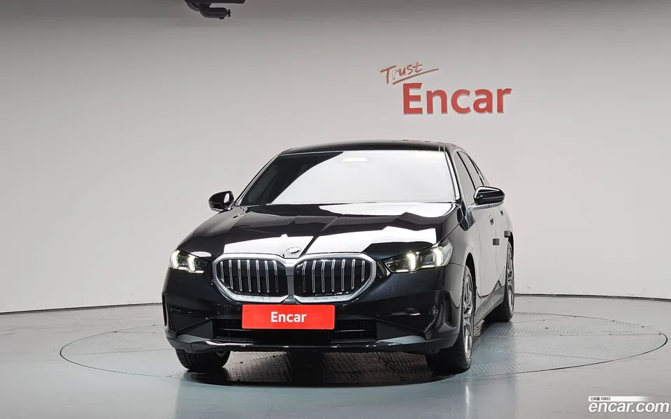 BMW 5 Series 520i 2025 — миниатюра 3