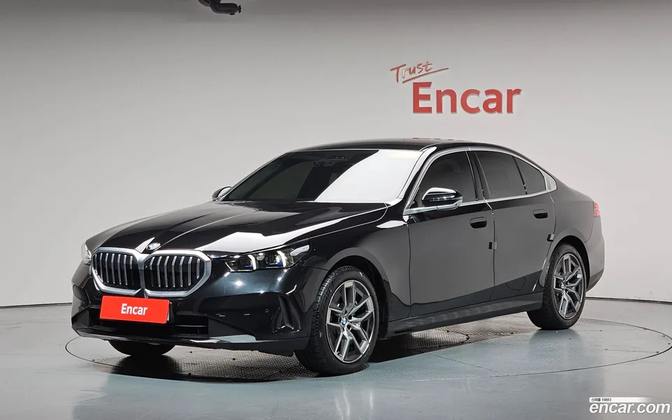 BMW 5 Series 520i 2025 — фото 1, купить с доставкой в Москву