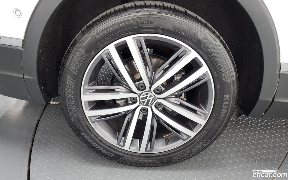 Volkswagen Tiguan Allspace 2.0 TSI 2023 — миниатюра 2