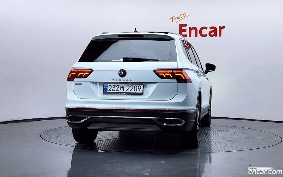 Volkswagen Tiguan Allspace 2.0 TSI 2023 — миниатюра 4