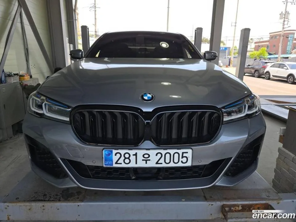 BMW 5 Series 530i M 2023 — фото 1, купить с доставкой в Москву
