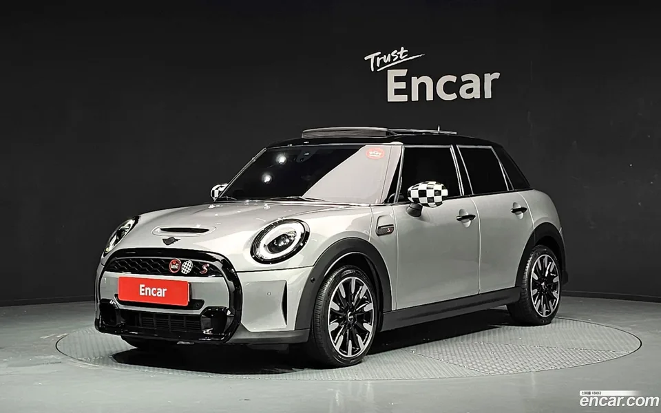 MINI Cooper S 5 2023 — фото 1, купить с доставкой в Москву