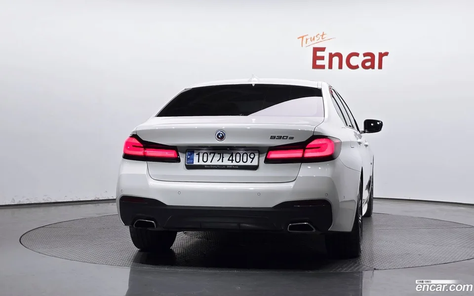 BMW 5 Series 530e M 2023 — миниатюра 4