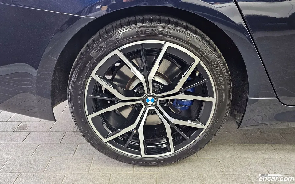 BMW 5 Series 530i xDrive M 2023 — миниатюра 5