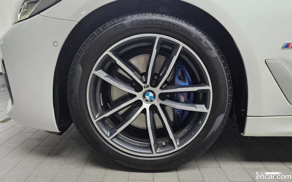 BMW 5 Series 520i M 2022 — миниатюра 2