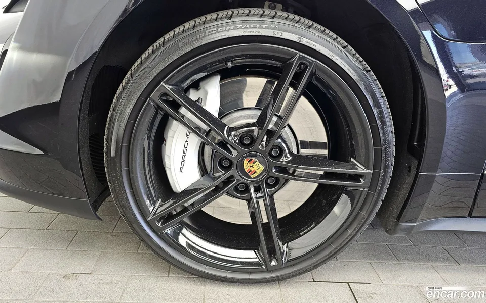 Porsche Taycan 2023 — миниатюра 5
