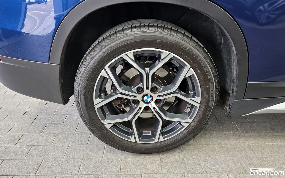 BMW X1 xDrive 20i xLine 2022 — миниатюра 5