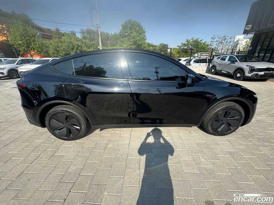 Tesla Model Y RWD 2026 — миниатюра 2