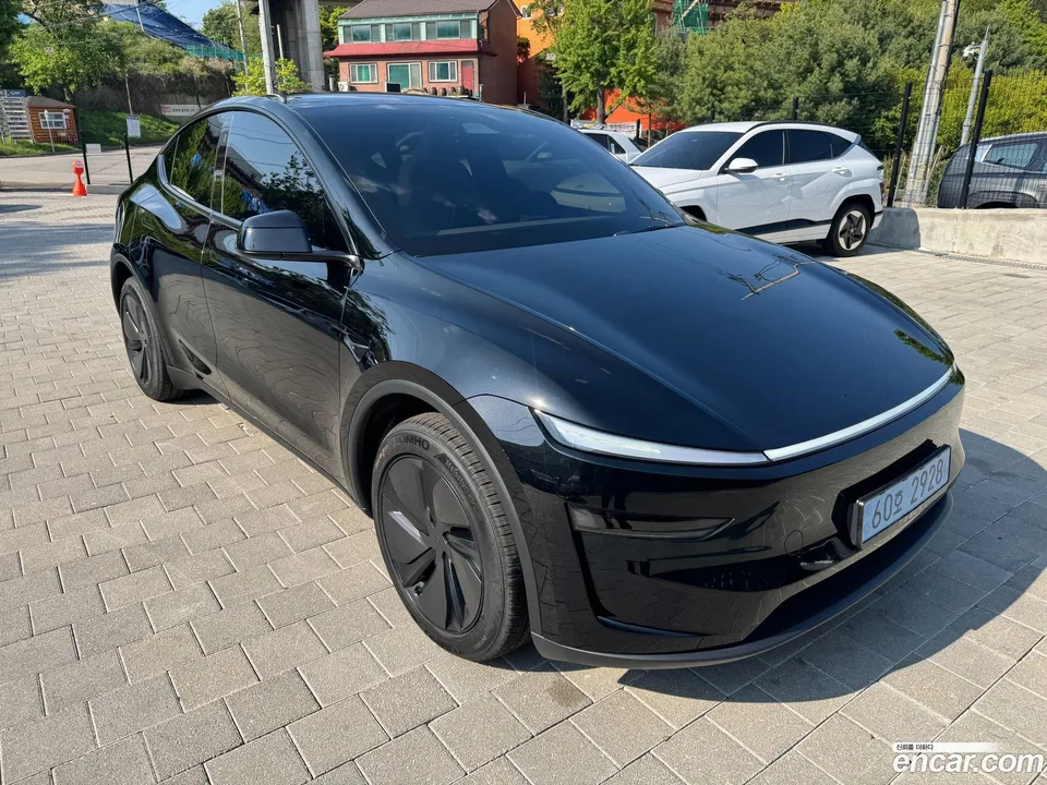 Tesla Model Y RWD 2026 — миниатюра 3