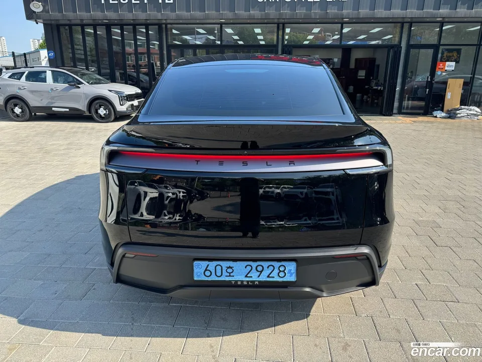 Tesla Model Y RWD 2026 — миниатюра 4