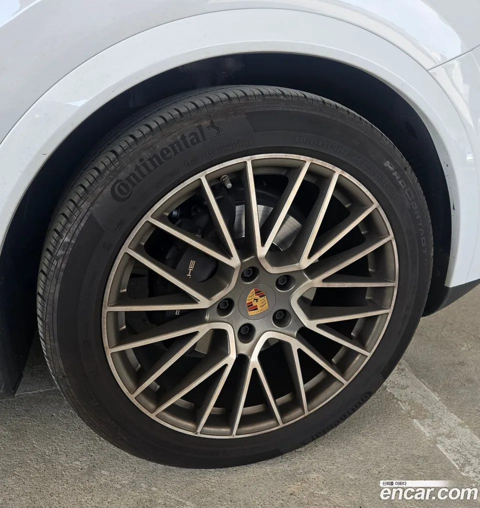 Porsche Cayenne 3.0 2023 — миниатюра 2