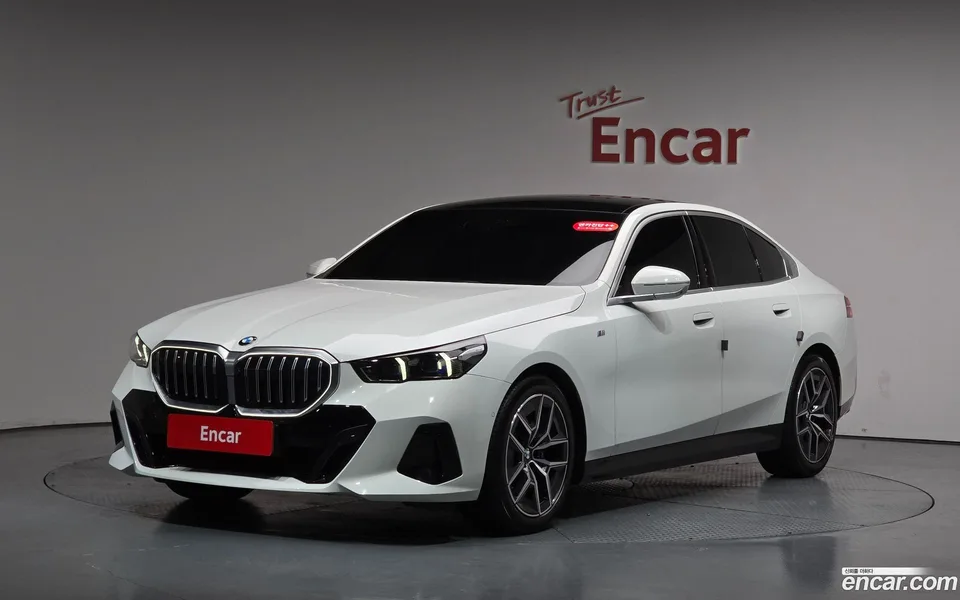 BMW 5 Series 520i M 2024 — фото 1, купить с доставкой в Москву